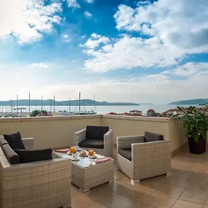 Hotel Rotondo, Seget Donji